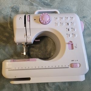 Mini household sewing machine